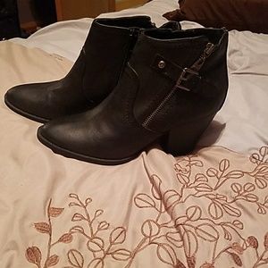 Guess booties size 7